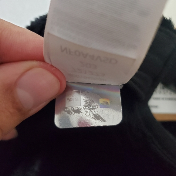 S O L D....The north face faux fur holiday osito cap - Picture 8 of 11